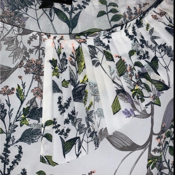 NWOT, Beautiful Banana Republic Top, Size Large, - Picture 2 of 6